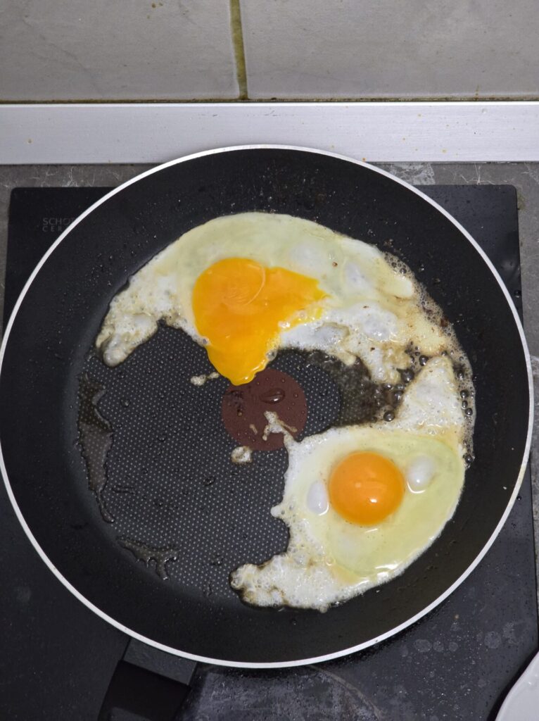 eggs cooking in tth pan